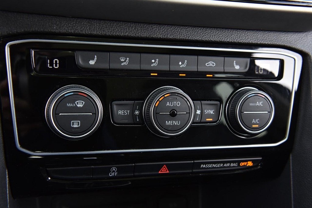 Volkswagen Atlas Vehicle Full-screen Gallery Image 15