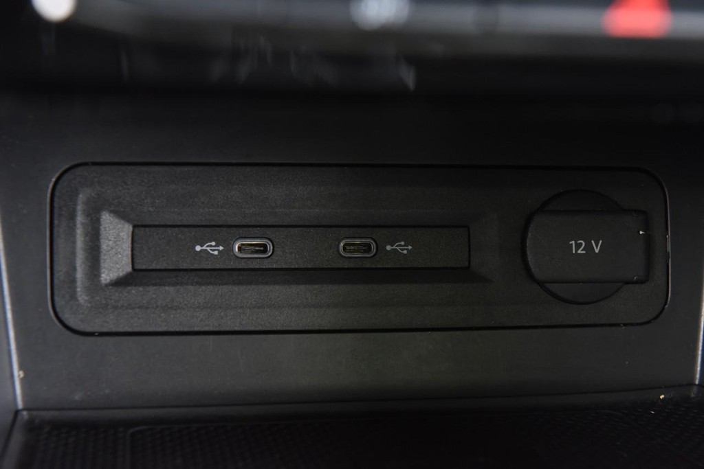 Volkswagen Atlas Vehicle Full-screen Gallery Image 16