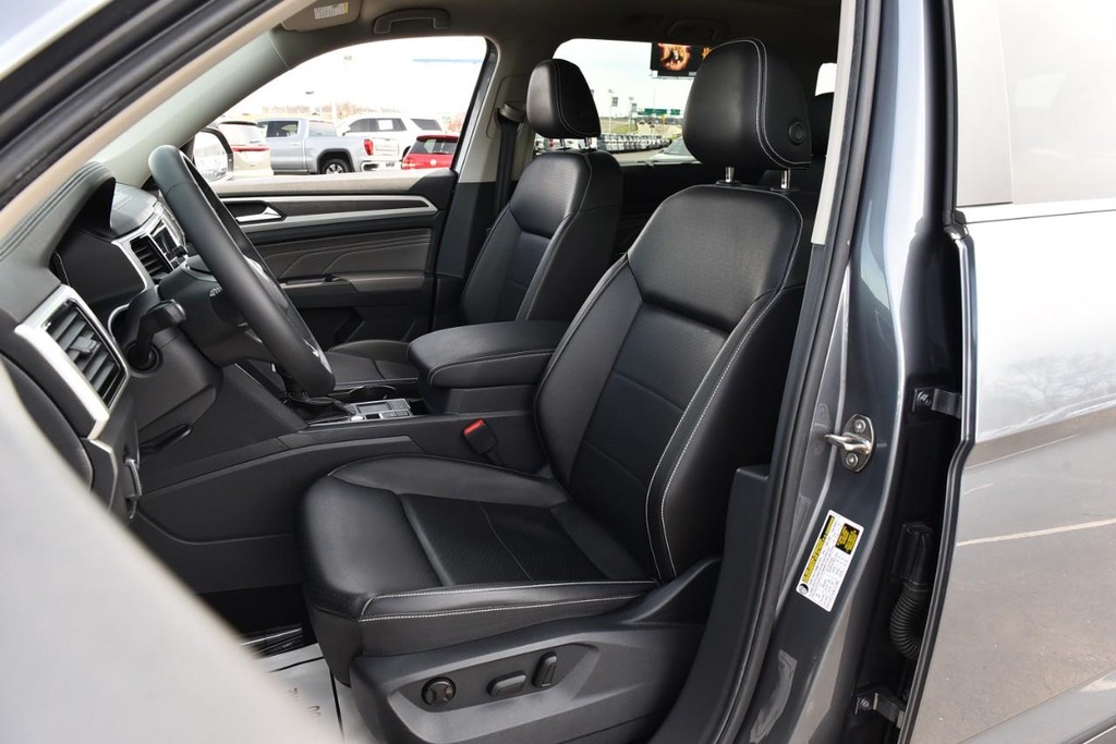 Volkswagen Atlas Vehicle Full-screen Gallery Image 19