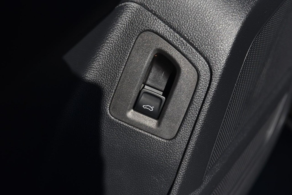 Volkswagen Atlas Vehicle Full-screen Gallery Image 9