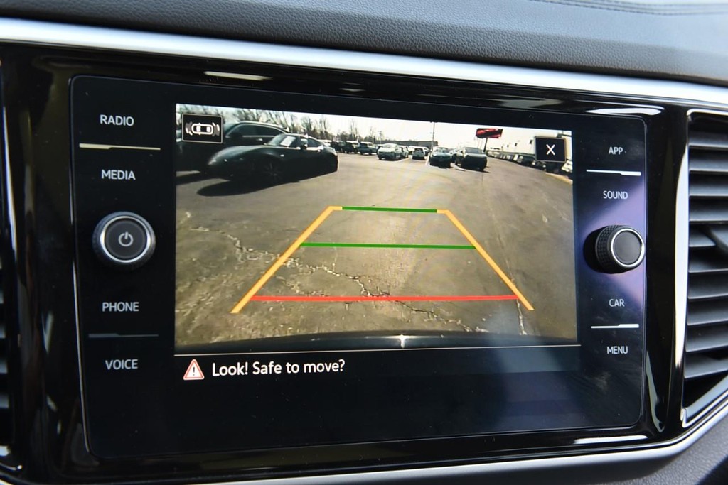 Volkswagen Atlas Vehicle Full-screen Gallery Image 13