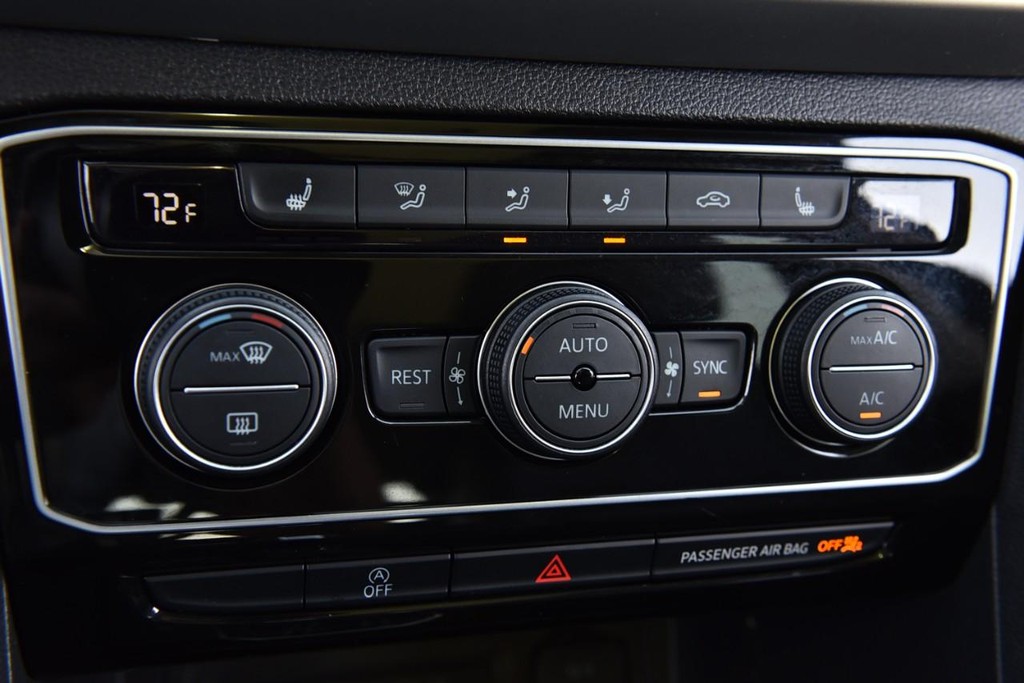 Volkswagen Atlas Vehicle Full-screen Gallery Image 15