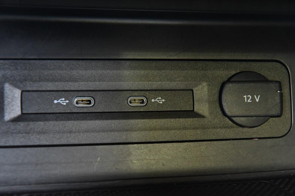 Volkswagen Atlas Vehicle Full-screen Gallery Image 16