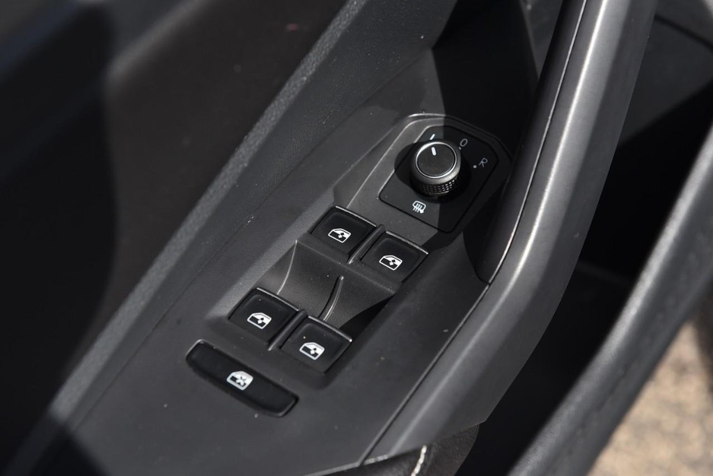 Volkswagen Jetta Vehicle Full-screen Gallery Image 8