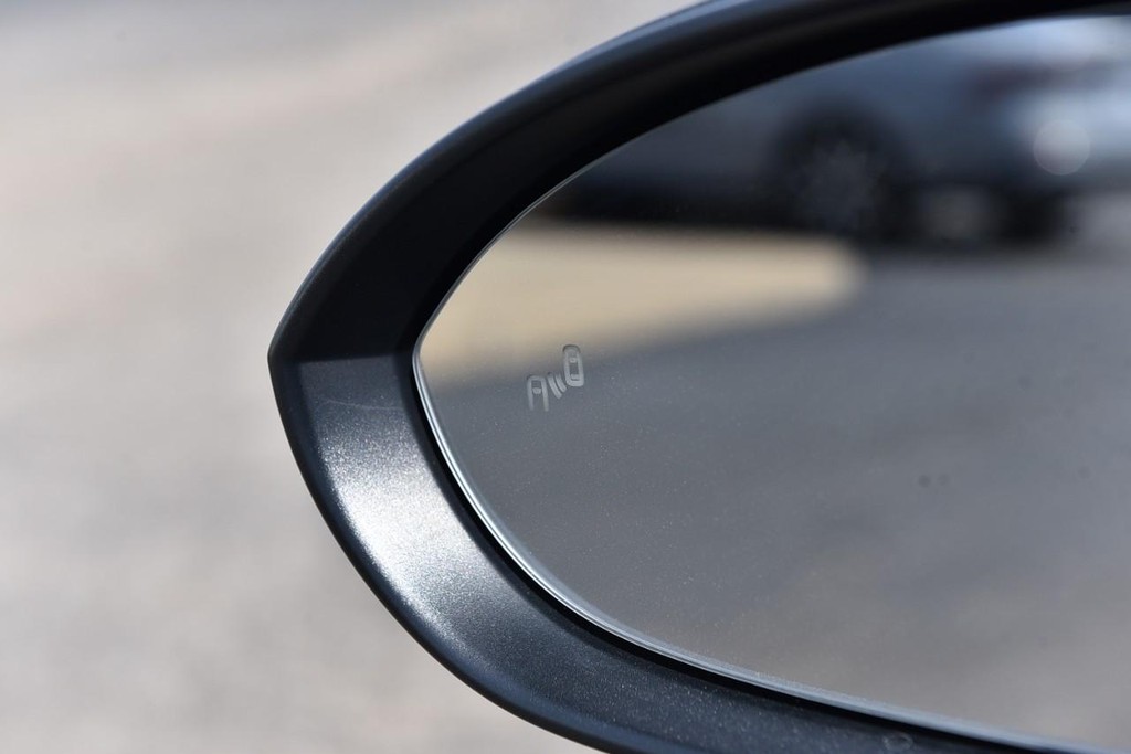 Volkswagen Jetta Vehicle Full-screen Gallery Image 10