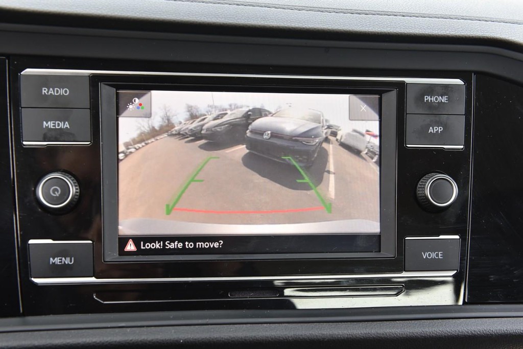 Volkswagen Jetta Vehicle Full-screen Gallery Image 13