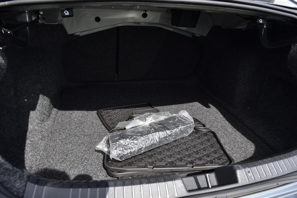 Volkswagen Jetta Vehicle Full-screen Gallery Image 22