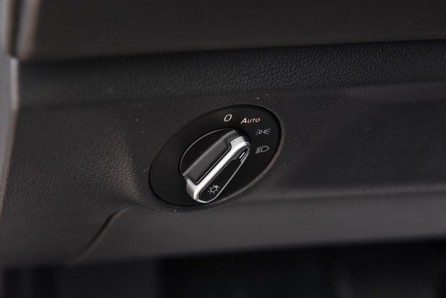 Volkswagen Jetta Vehicle Image 11