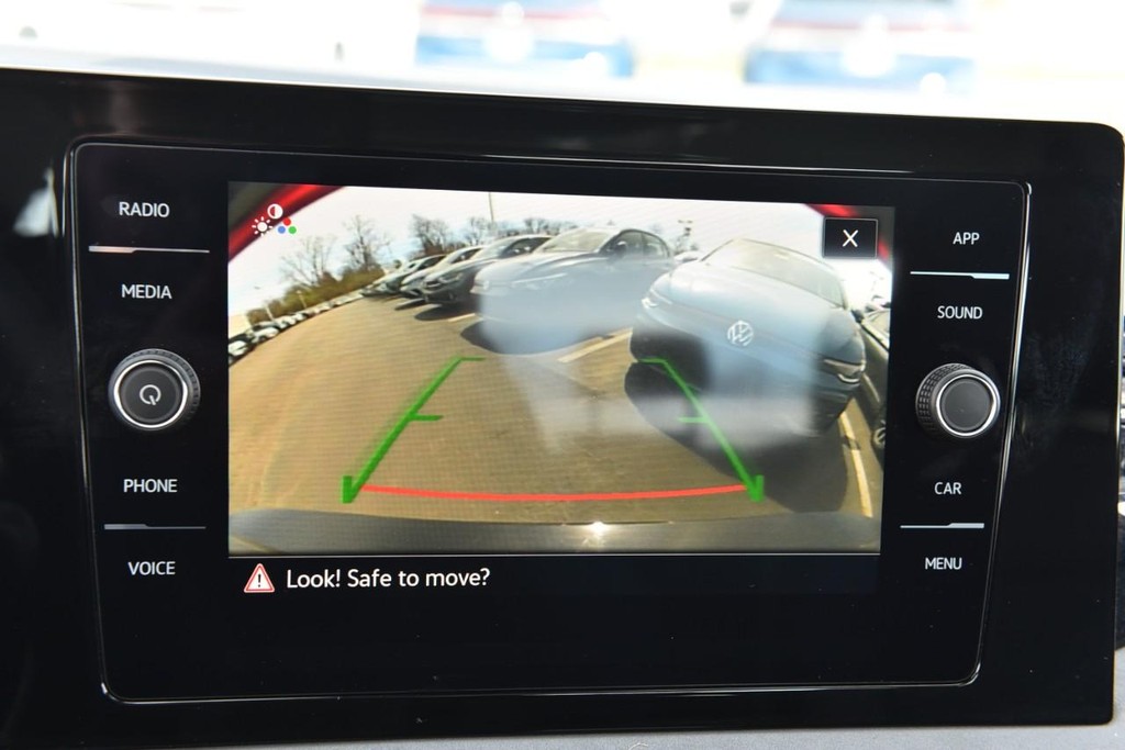 Volkswagen Jetta Vehicle Full-screen Gallery Image 13