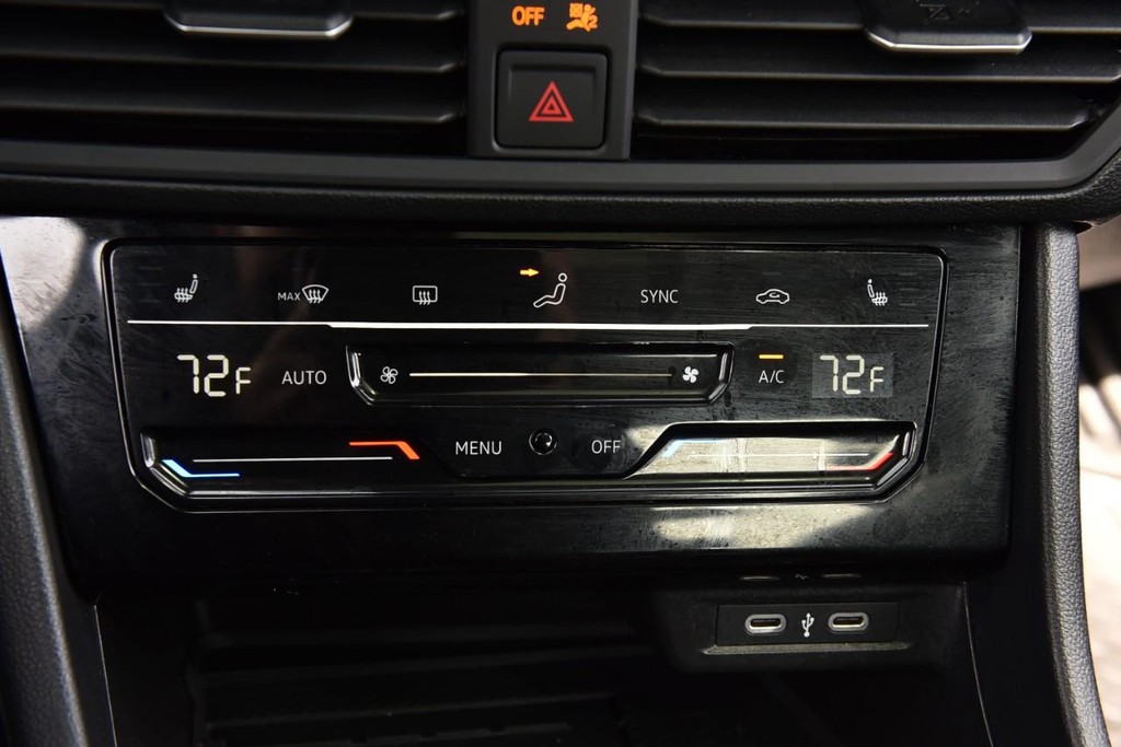 Volkswagen Jetta Vehicle Full-screen Gallery Image 15