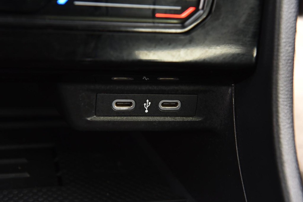 Volkswagen Jetta Vehicle Full-screen Gallery Image 16