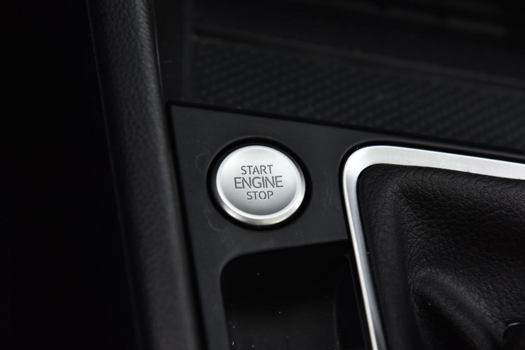 Volkswagen Jetta Vehicle Full-screen Gallery Image 17