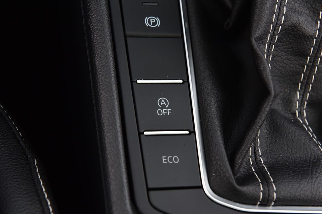 Volkswagen Jetta Vehicle Full-screen Gallery Image 18