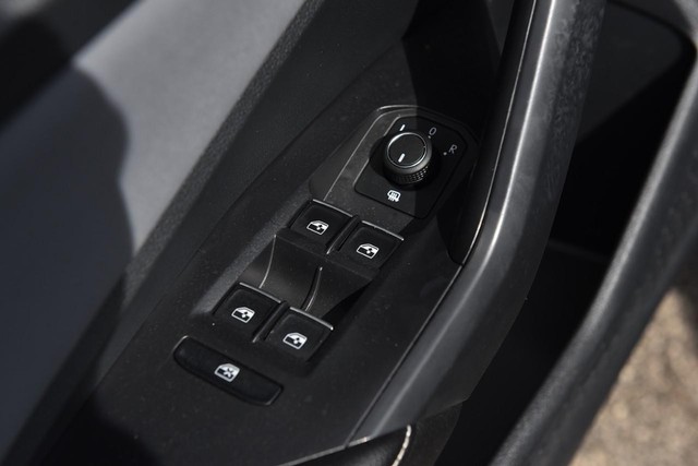 Volkswagen Jetta Vehicle Image 08