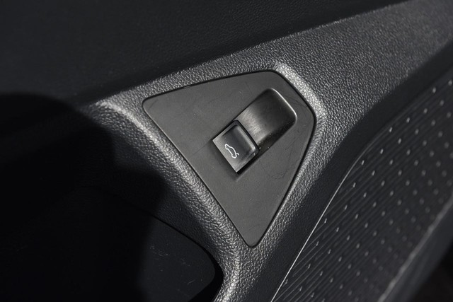 Volkswagen Jetta Vehicle Image 09