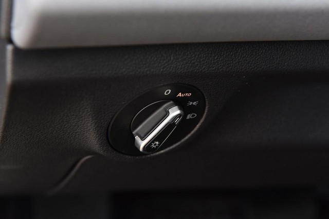 Volkswagen Jetta Vehicle Image 11