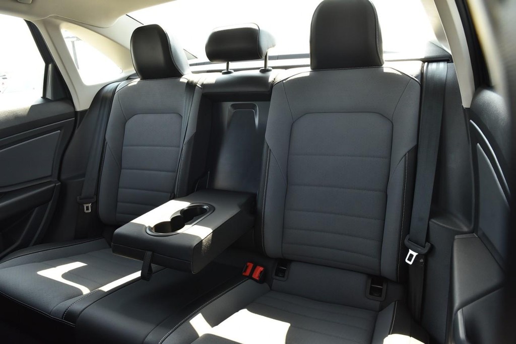 Volkswagen Jetta Vehicle Full-screen Gallery Image 22