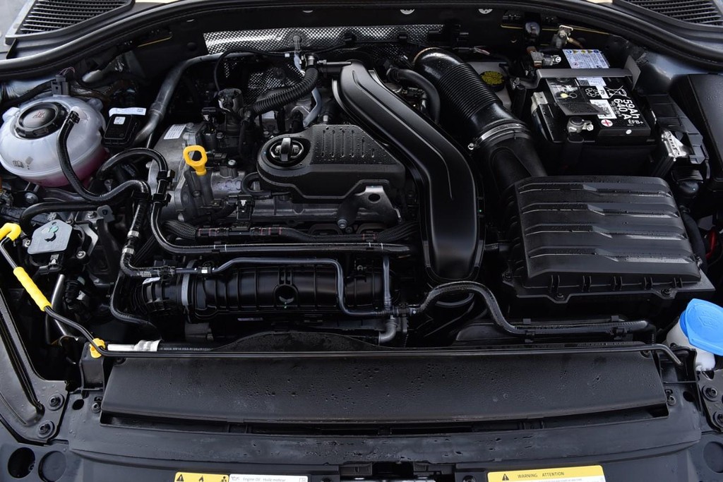 Volkswagen Jetta Vehicle Full-screen Gallery Image 24