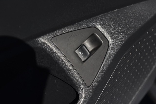 Volkswagen Jetta Vehicle Image 09