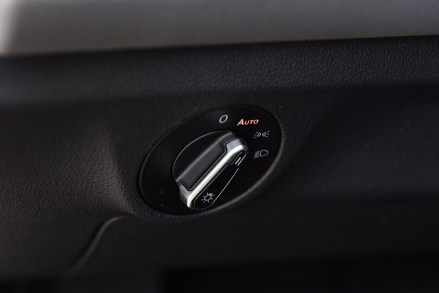 Volkswagen Jetta Vehicle Image 11