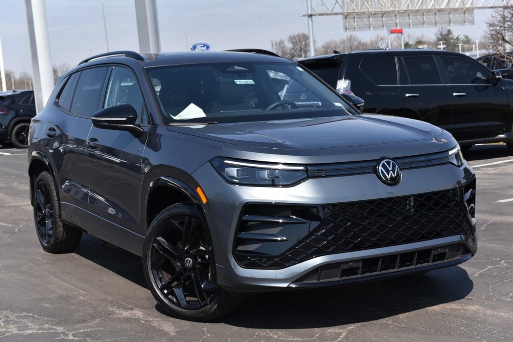 Volkswagen Tiguan Vehicle Full-screen Gallery Image 2