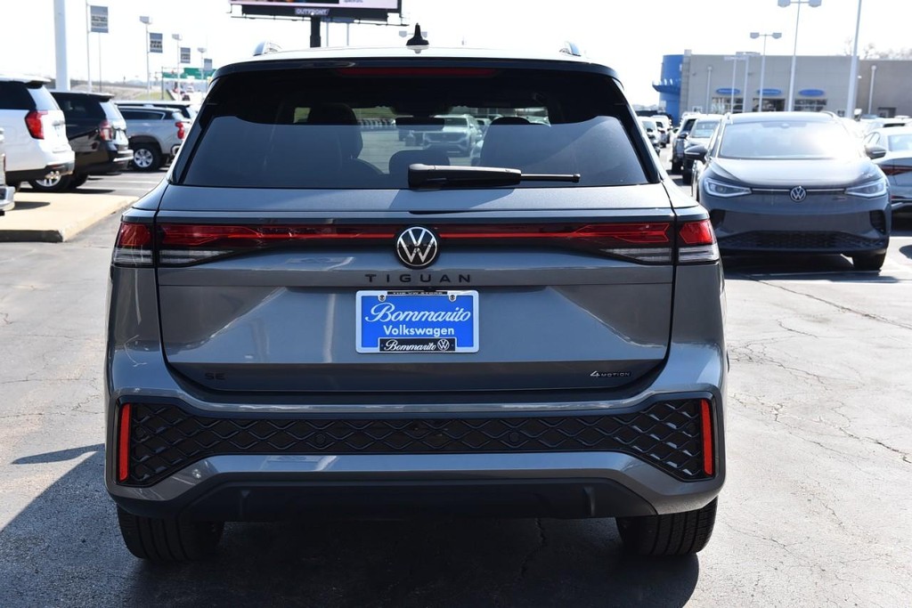 Volkswagen Tiguan Vehicle Full-screen Gallery Image 6