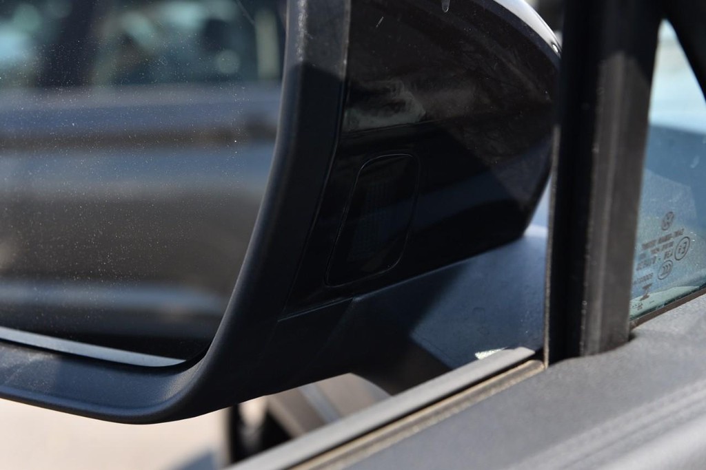 Volkswagen Tiguan Vehicle Full-screen Gallery Image 10