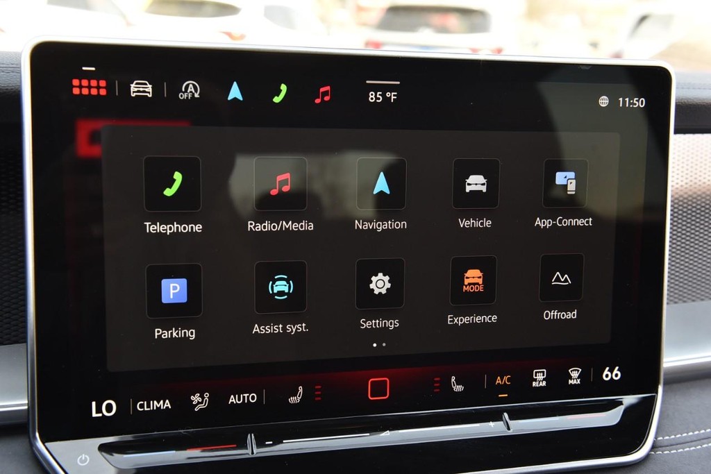 Volkswagen Tiguan Vehicle Full-screen Gallery Image 15