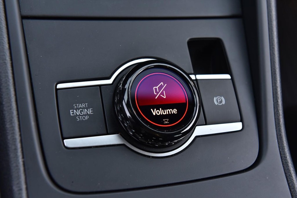 Volkswagen Tiguan Vehicle Full-screen Gallery Image 17