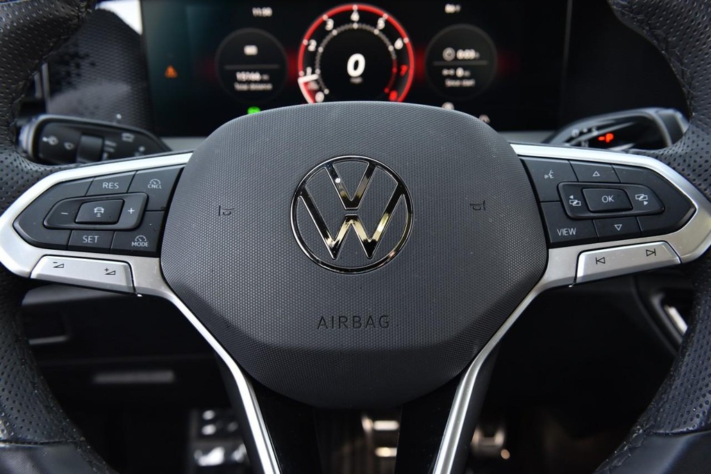 Volkswagen Tiguan Vehicle Full-screen Gallery Image 18