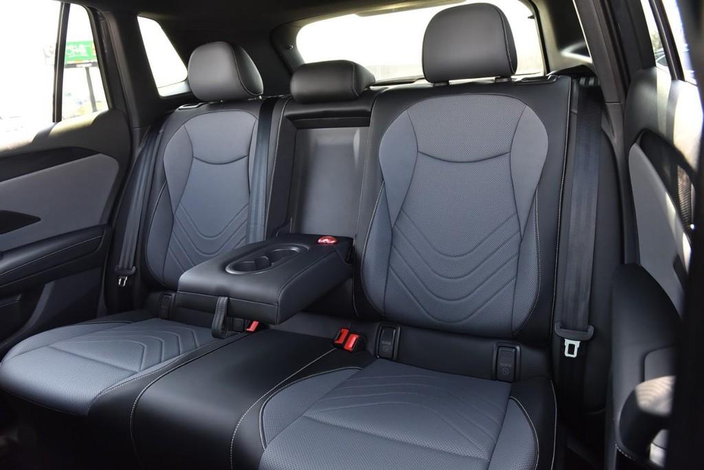 Volkswagen Tiguan Vehicle Full-screen Gallery Image 22