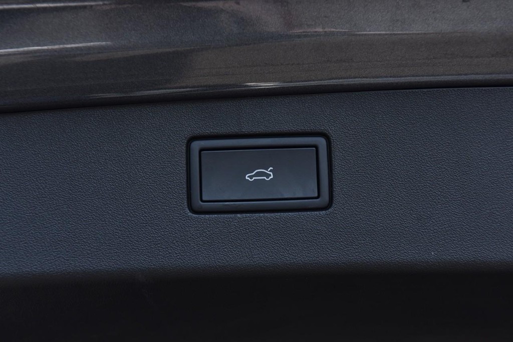 Volkswagen Tiguan Vehicle Full-screen Gallery Image 26