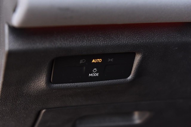 Volkswagen Tiguan Vehicle Image 11