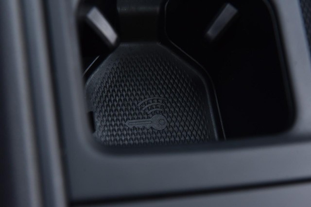 Volkswagen Tiguan Vehicle Image 16