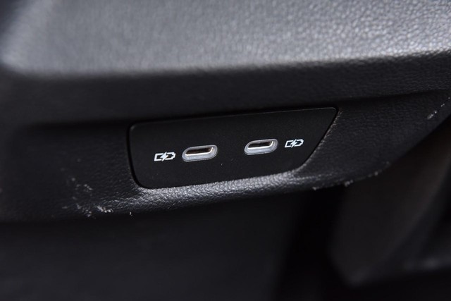 Volkswagen Tiguan Vehicle Image 24