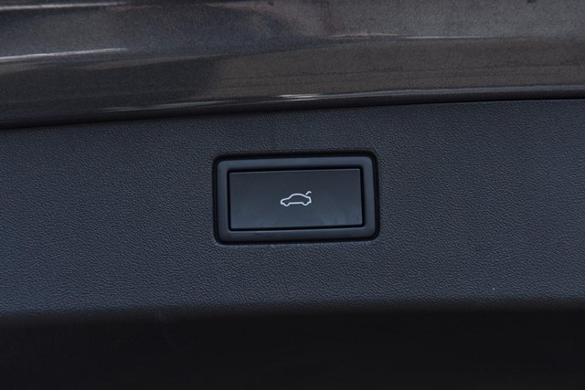 Volkswagen Tiguan Vehicle Image 26