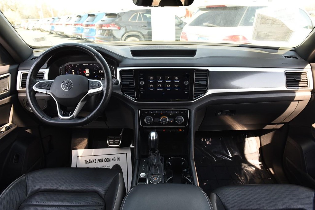 Volkswagen Atlas Cross Sport Vehicle Full-screen Gallery Image 7