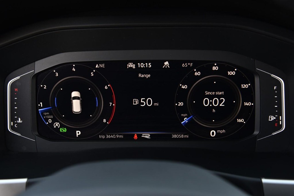 Volkswagen Atlas Cross Sport Vehicle Full-screen Gallery Image 12