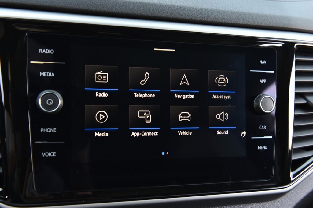 Volkswagen Atlas Cross Sport Vehicle Full-screen Gallery Image 14