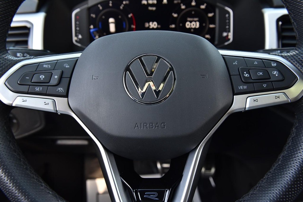 Volkswagen Atlas Cross Sport Vehicle Full-screen Gallery Image 18