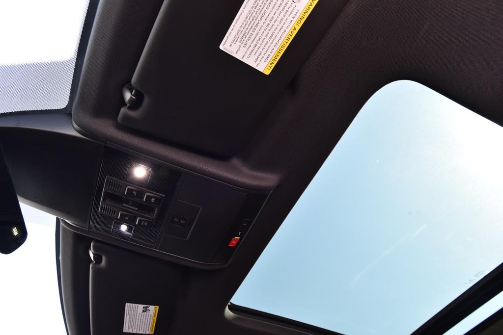 Volkswagen Atlas Cross Sport Vehicle Full-screen Gallery Image 21