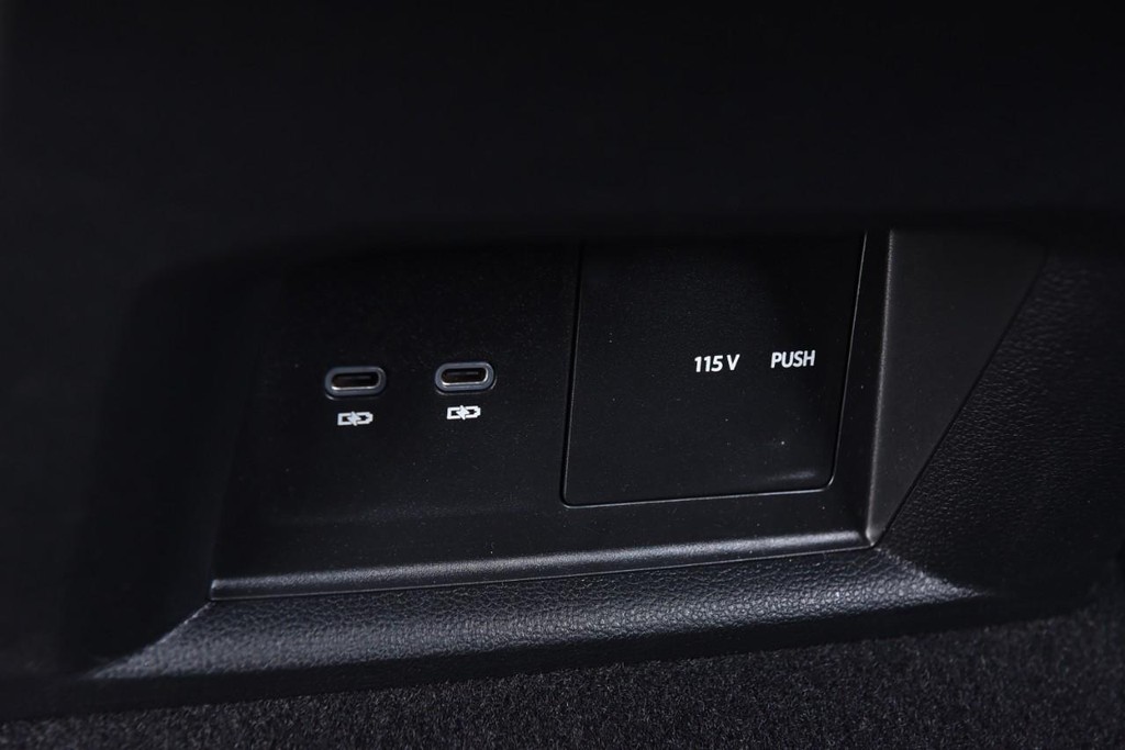 Volkswagen Atlas Cross Sport Vehicle Full-screen Gallery Image 24