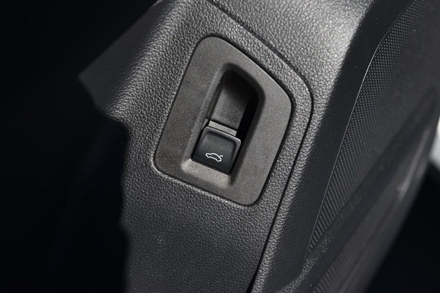 Volkswagen Atlas Cross Sport Vehicle Image 09