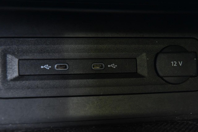 Volkswagen Atlas Cross Sport Vehicle Image 16