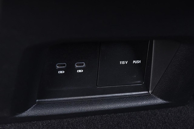 Volkswagen Atlas Cross Sport Vehicle Image 24