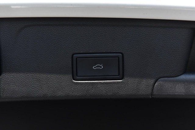 Volkswagen Atlas Cross Sport Vehicle Image 26