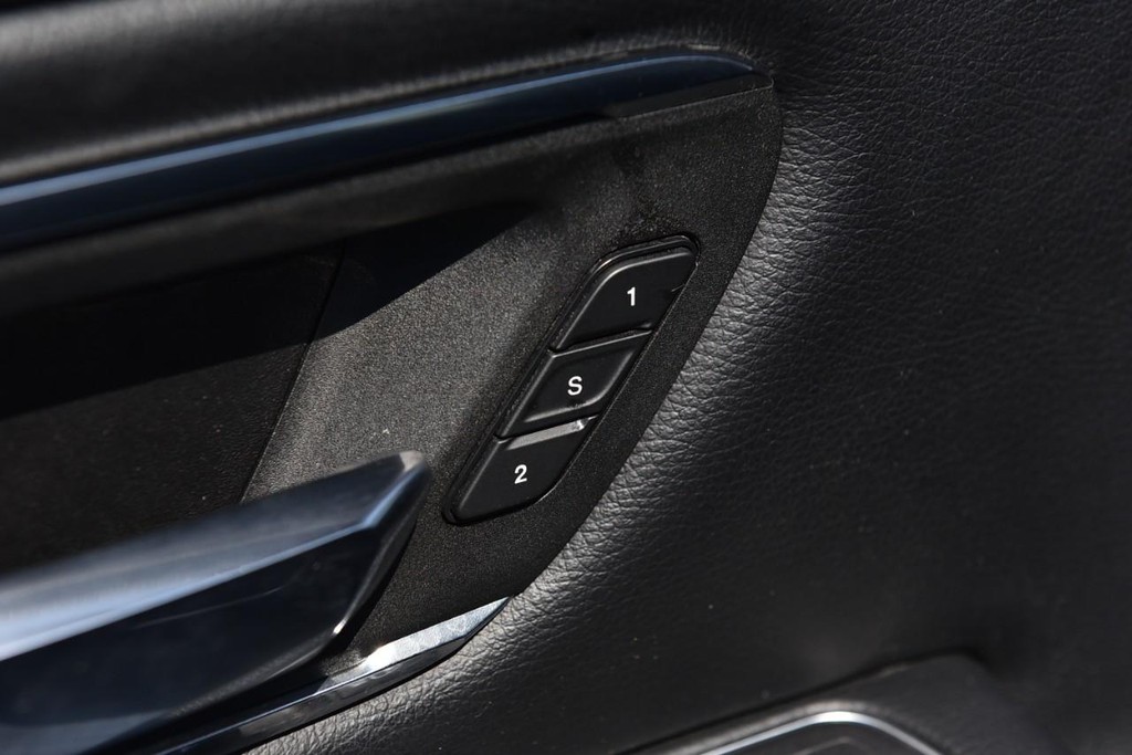 Ram 1500 Vehicle Full-screen Gallery Image 10