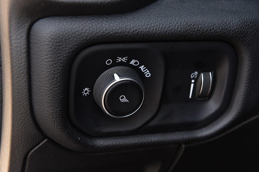 Ram 1500 Vehicle Full-screen Gallery Image 12