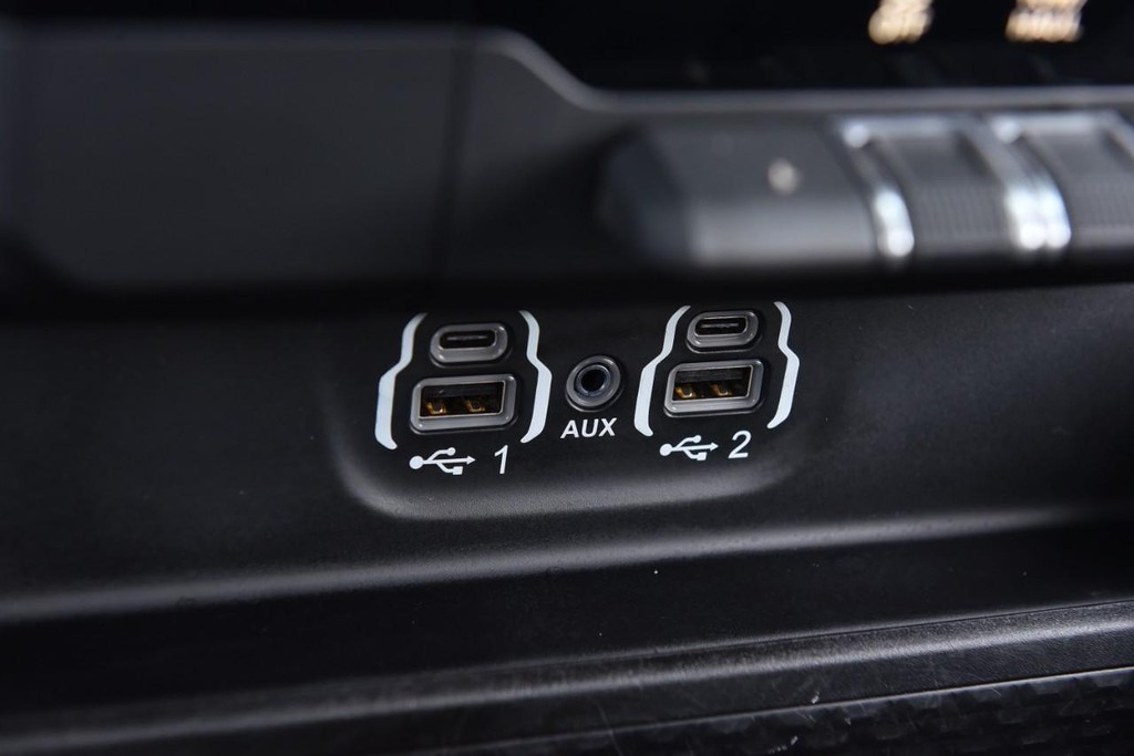 Ram 1500 Vehicle Full-screen Gallery Image 19