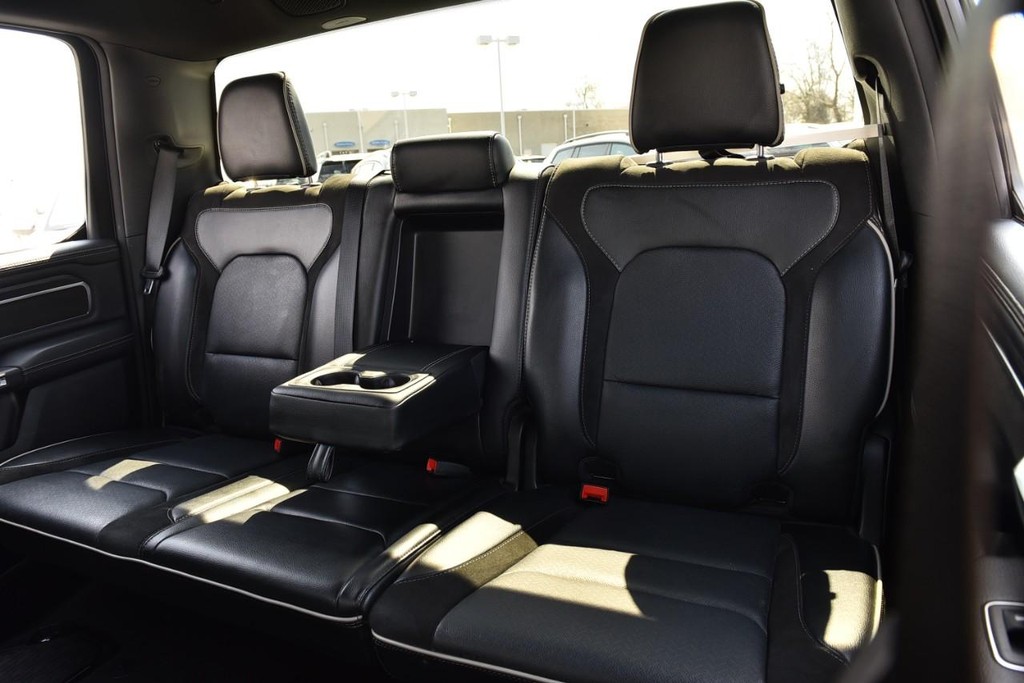 Ram 1500 Vehicle Full-screen Gallery Image 25